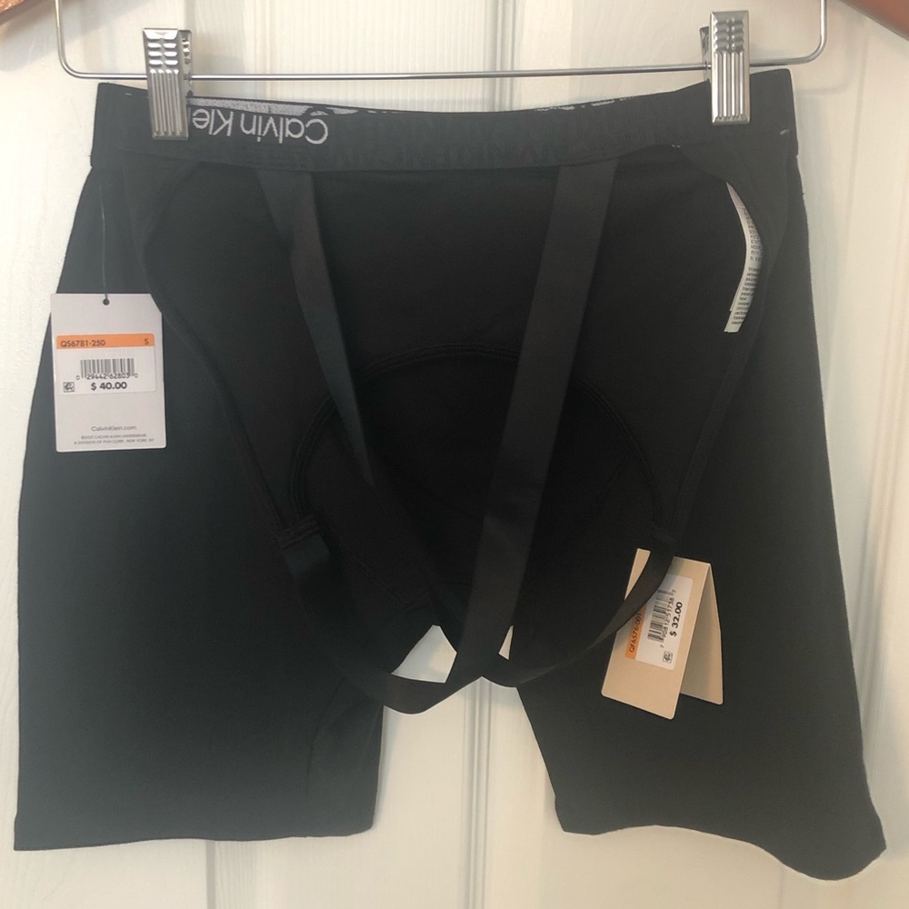 Calvin Klein boxer brief short, thong, and bralette set (S) - Picture 6 of 9